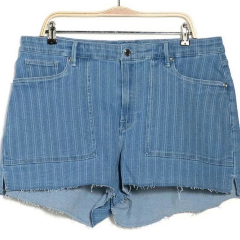 ⚜️Good American Blue Jean Shorts with Frayed Hem
